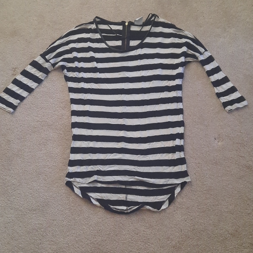 Striped‎ top